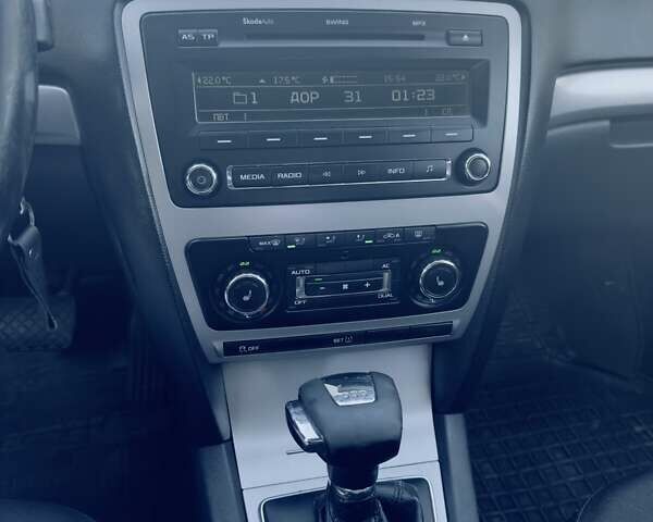 Сірий Шкода Октавія, об'ємом двигуна 1.6 л та пробігом 260 тис. км за 8000 $, фото 12 на Automoto.ua