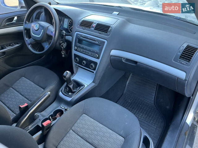 Серый Шкода Октавия, объемом двигателя 1.8 л и пробегом 215 тыс. км за 6550 $, фото 8 на Automoto.ua