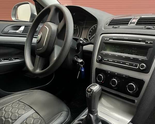 Серый Шкода Октавия, объемом двигателя 1.8 л и пробегом 239 тыс. км за 8800 $, фото 53 на Automoto.ua