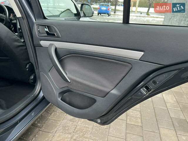 Серый Шкода Октавия, объемом двигателя 1.8 л и пробегом 212 тыс. км за 9333 $, фото 41 на Automoto.ua