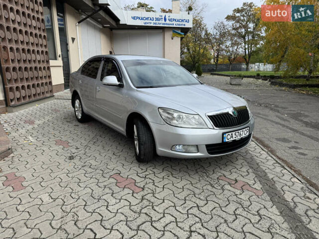 Шкода Октавия 2011 в Черкассах на Automoto.ua Серый Шкода Октавия, объемом двигателя 1.6 л и пробегом 183 тыс. км за 8700 $, фото 4 на Automoto.ua