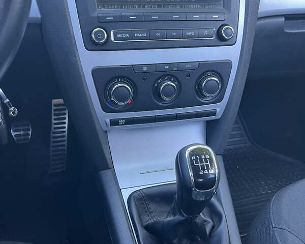 Серый Шкода Октавия, объемом двигателя 1.8 л и пробегом 215 тыс. км за 6550 $, фото 14 на Automoto.ua