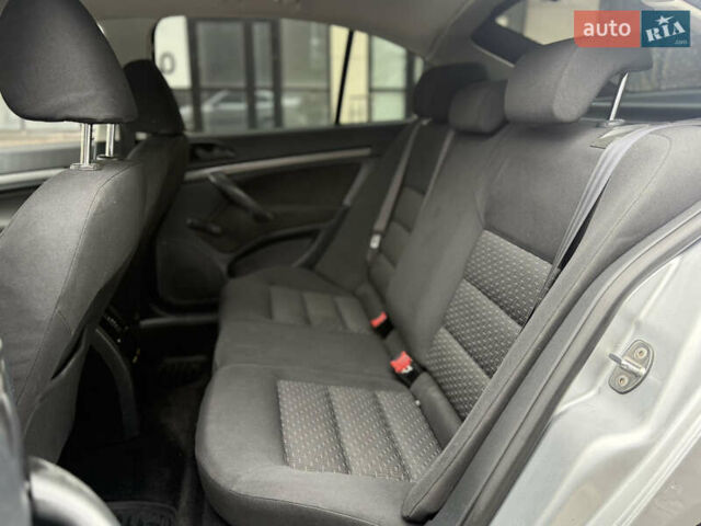 Серый Шкода Октавия, объемом двигателя 1.6 л и пробегом 209 тыс. км за 6500 $, фото 9 на Automoto.ua