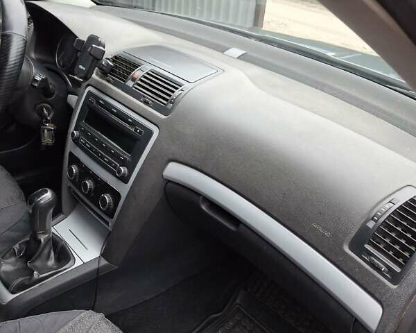 Сірий Шкода Октавія, об'ємом двигуна 1.8 л та пробігом 272 тис. км за 7500 $, фото 6 на Automoto.ua