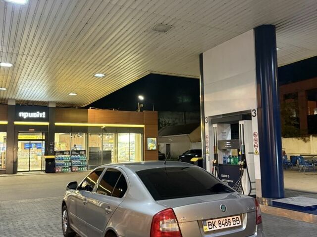 Сірий Шкода Октавія, об'ємом двигуна 1.6 л та пробігом 262 тис. км за 4500 $, фото 4 на Automoto.ua