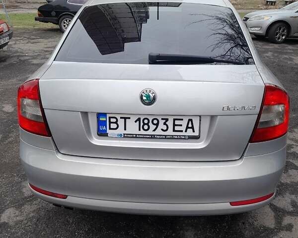 Сірий Шкода Октавія, об'ємом двигуна 1.8 л та пробігом 450 тис. км за 8000 $, фото 9 на Automoto.ua