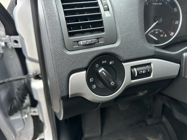 Серый Шкода Октавия, объемом двигателя 1.6 л и пробегом 221 тыс. км за 7600 $, фото 15 на Automoto.ua