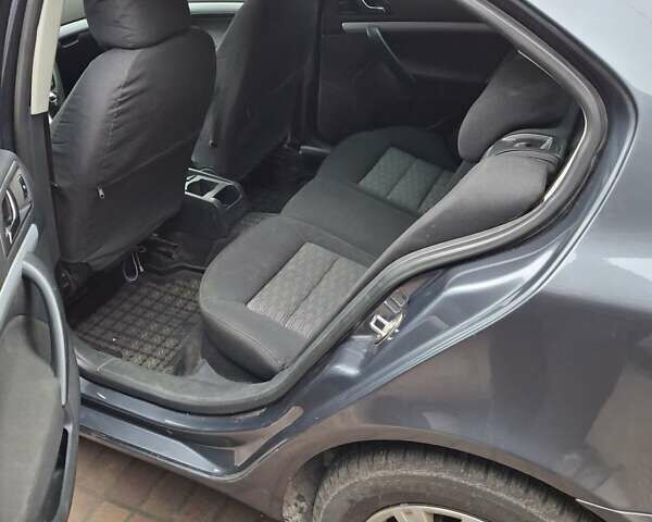 Сірий Шкода Октавія, об'ємом двигуна 1.8 л та пробігом 272 тис. км за 7500 $, фото 1 на Automoto.ua