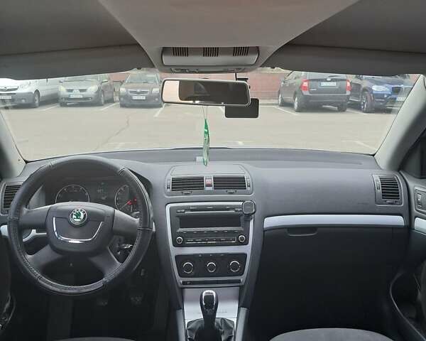 Серый Шкода Октавия, объемом двигателя 1.6 л и пробегом 225 тыс. км за 7700 $, фото 11 на Automoto.ua