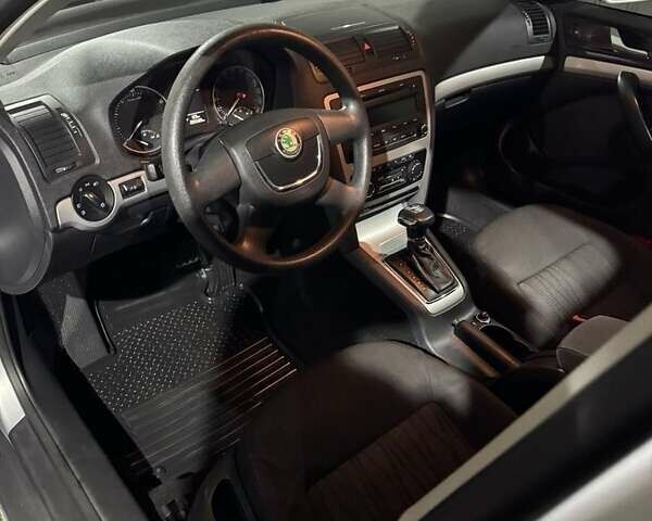 Серый Шкода Октавия, объемом двигателя 1.8 л и пробегом 205 тыс. км за 7900 $, фото 4 на Automoto.ua