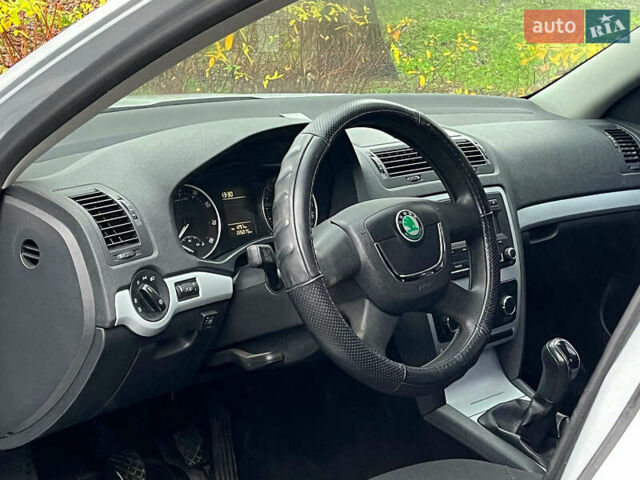 Сірий Шкода Октавія, об'ємом двигуна 1.6 л та пробігом 226 тис. км за 6990 $, фото 10 на Automoto.ua