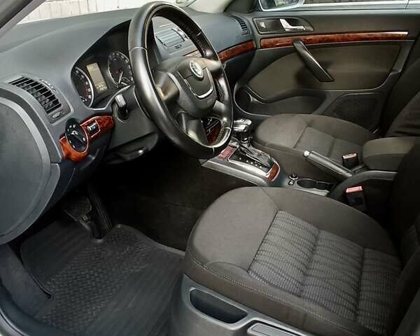 Серый Шкода Октавия, объемом двигателя 2 л и пробегом 249 тыс. км за 9350 $, фото 10 на Automoto.ua