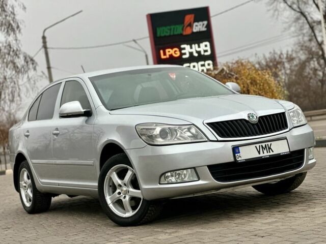 Серый Шкода Октавия, объемом двигателя 1.6 л и пробегом 221 тыс. км за 7600 $, фото 2 на Automoto.ua