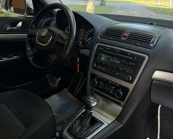 Сірий Шкода Октавія, об'ємом двигуна 2 л та пробігом 254 тис. км за 8400 $, фото 44 на Automoto.ua