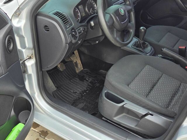 Серый Шкода Октавия, объемом двигателя 1.4 л и пробегом 132 тыс. км за 7999 $, фото 6 на Automoto.ua