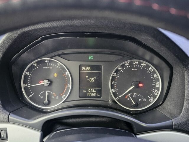 Сірий Шкода Октавія, об'ємом двигуна 1.6 л та пробігом 285 тис. км за 9000 $, фото 7 на Automoto.ua