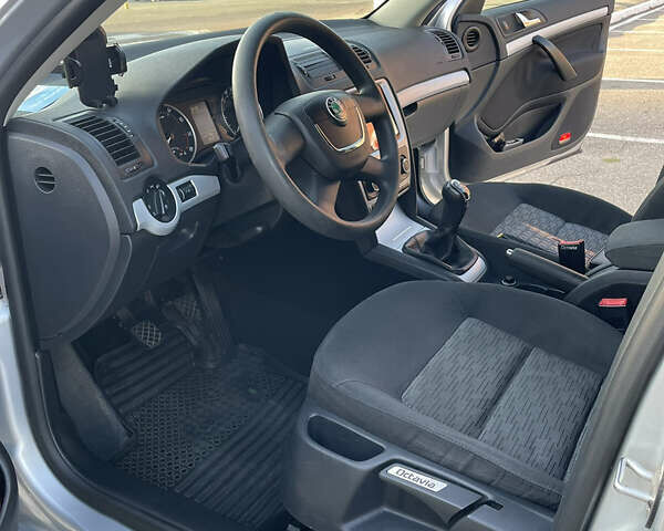 Сірий Шкода Октавія, об'ємом двигуна 1.8 л та пробігом 185 тис. км за 8000 $, фото 3 на Automoto.ua