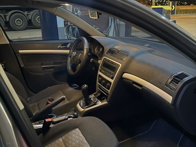 Сірий Шкода Октавія, об'ємом двигуна 1.6 л та пробігом 262 тис. км за 4500 $, фото 7 на Automoto.ua