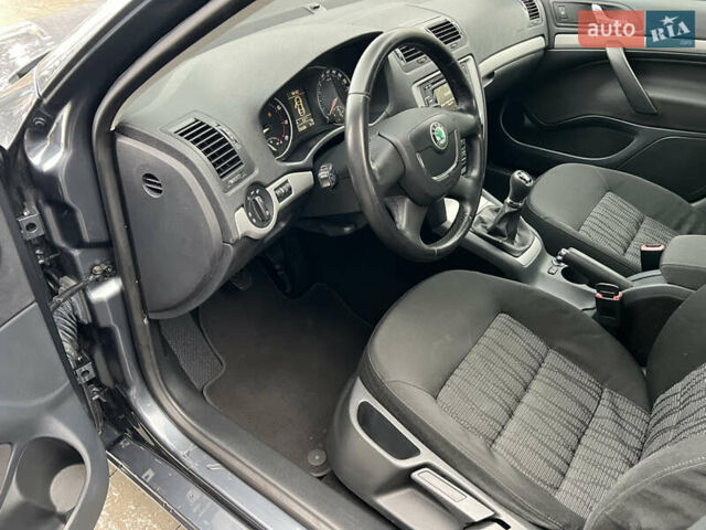 Серый Шкода Октавия, объемом двигателя 1.8 л и пробегом 212 тыс. км за 9333 $, фото 25 на Automoto.ua