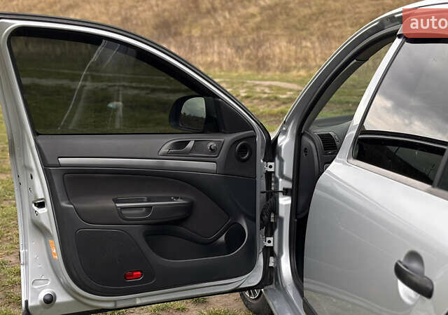 Серый Шкода Октавия, объемом двигателя 1.6 л и пробегом 202 тыс. км за 7700 $, фото 10 на Automoto.ua