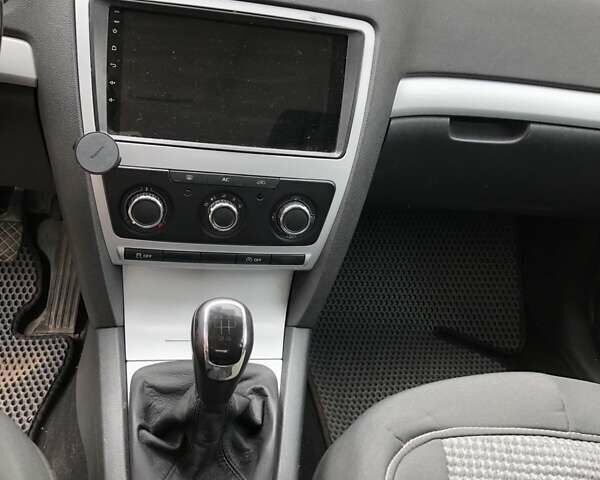 Сірий Шкода Октавія, об'ємом двигуна 1.6 л та пробігом 310 тис. км за 7500 $, фото 10 на Automoto.ua