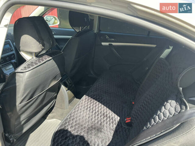 Серый Шкода Октавия, объемом двигателя 1.6 л и пробегом 231 тыс. км за 9100 $, фото 5 на Automoto.ua