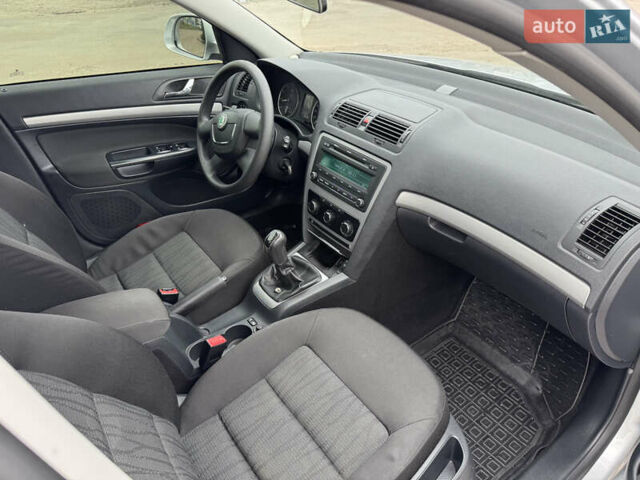 Серый Шкода Октавия, объемом двигателя 1.8 л и пробегом 166 тыс. км за 7300 $, фото 9 на Automoto.ua