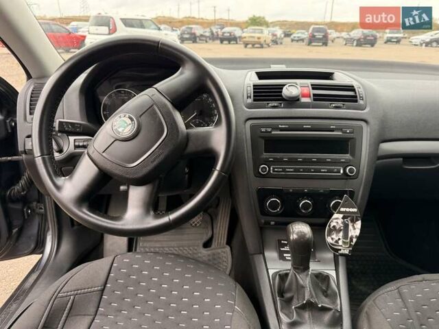 Серый Шкода Октавия, объемом двигателя 1.6 л и пробегом 301 тыс. км за 7500 $, фото 13 на Automoto.ua