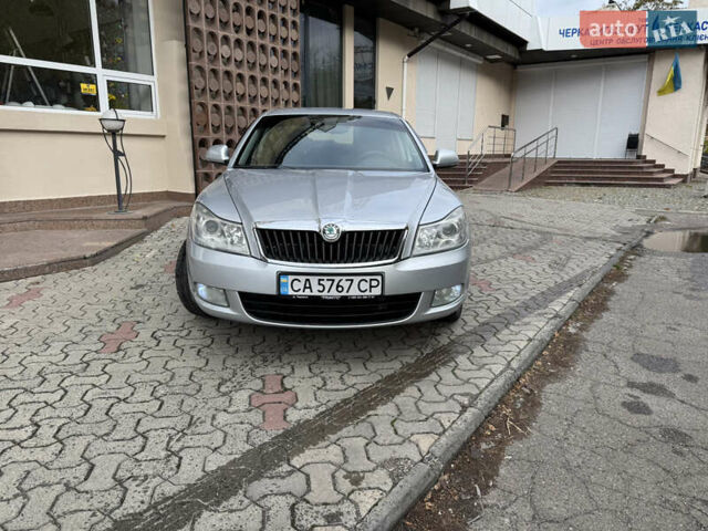Шкода Октавия 2011 в Черкассах на Automoto.ua Серый Шкода Октавия, объемом двигателя 1.6 л и пробегом 183 тыс. км за 8700 $, фото 3 на Automoto.ua