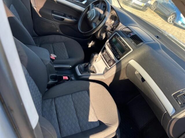 Сірий Шкода Октавія, об'ємом двигуна 2 л та пробігом 248 тис. км за 7500 $, фото 4 на Automoto.ua