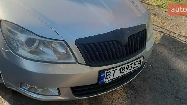 Сірий Шкода Октавія, об'ємом двигуна 1.8 л та пробігом 450 тис. км за 8000 $, фото 1 на Automoto.ua