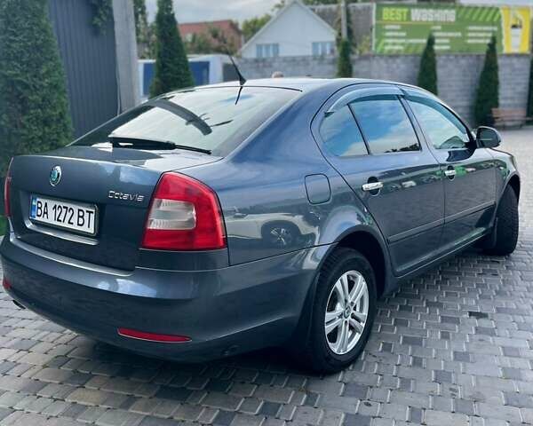 Серый Шкода Октавия, объемом двигателя 1.6 л и пробегом 206 тыс. км за 11200 $, фото 3 на Automoto.ua