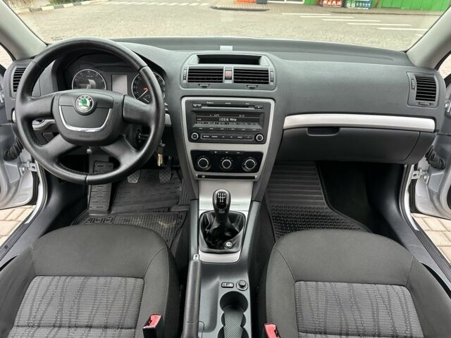 Серый Шкода Октавия, объемом двигателя 1.6 л и пробегом 221 тыс. км за 7600 $, фото 17 на Automoto.ua