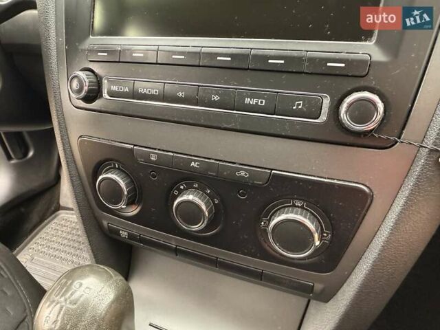 Серый Шкода Октавия, объемом двигателя 1.6 л и пробегом 301 тыс. км за 7500 $, фото 14 на Automoto.ua