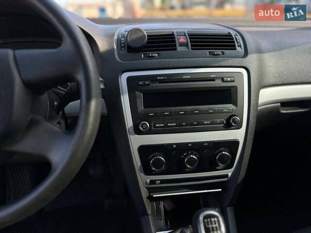 Сірий Шкода Октавія, об'ємом двигуна 1.8 л та пробігом 265 тис. км за 7200 $, фото 11 на Automoto.ua