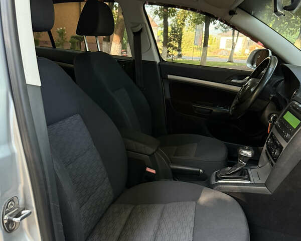 Сірий Шкода Октавія, об'ємом двигуна 2 л та пробігом 254 тис. км за 8400 $, фото 43 на Automoto.ua