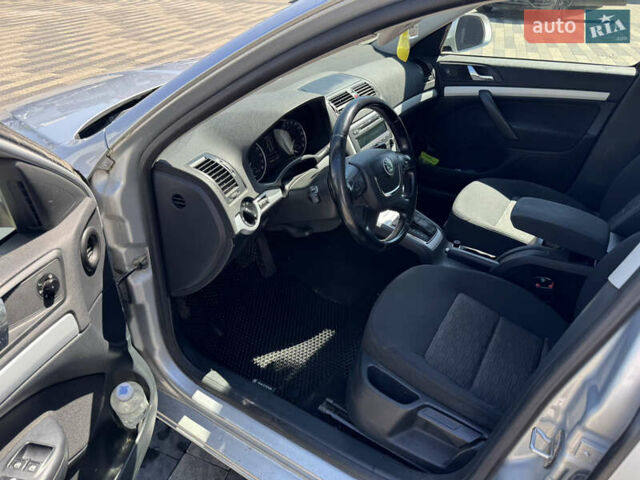 Сірий Шкода Октавія, об'ємом двигуна 1.6 л та пробігом 306 тис. км за 7900 $, фото 6 на Automoto.ua