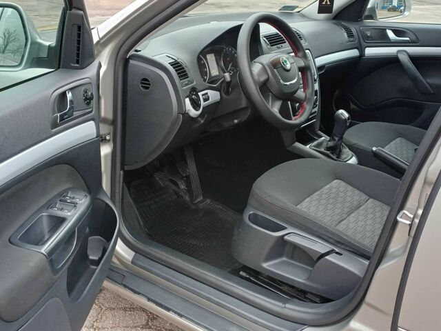 Сірий Шкода Октавія, об'ємом двигуна 1.4 л та пробігом 209 тис. км за 7800 $, фото 6 на Automoto.ua