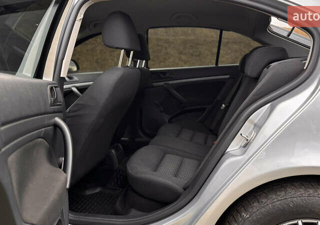 Сірий Шкода Октавія, об'ємом двигуна 1.6 л та пробігом 202 тис. км за 7700 $, фото 20 на Automoto.ua