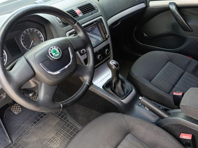 Серый Шкода Октавия, объемом двигателя 1.6 л и пробегом 330 тыс. км за 6999 $, фото 6 на Automoto.ua