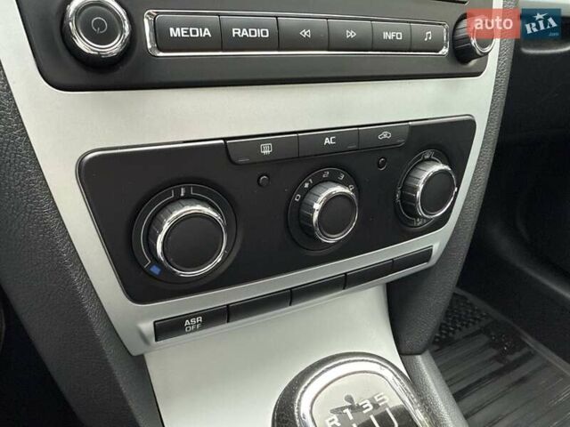 Серый Шкода Октавия, объемом двигателя 1.6 л и пробегом 77 тыс. км за 10900 $, фото 43 на Automoto.ua