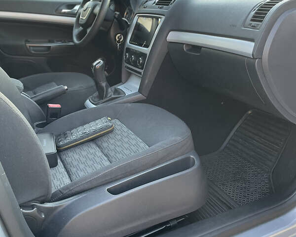 Сірий Шкода Октавія, об'ємом двигуна 1.8 л та пробігом 185 тис. км за 8000 $, фото 4 на Automoto.ua