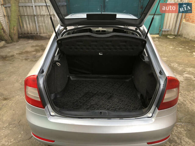 Серый Шкода Октавия, объемом двигателя 1.8 л и пробегом 245 тыс. км за 8000 $, фото 12 на Automoto.ua