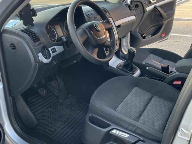 Серый Шкода Октавия, объемом двигателя 1.8 л и пробегом 185 тыс. км за 8000 $, фото 2 на Automoto.ua