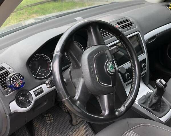 Сірий Шкода Октавія, об'ємом двигуна 1.6 л та пробігом 310 тис. км за 7500 $, фото 5 на Automoto.ua