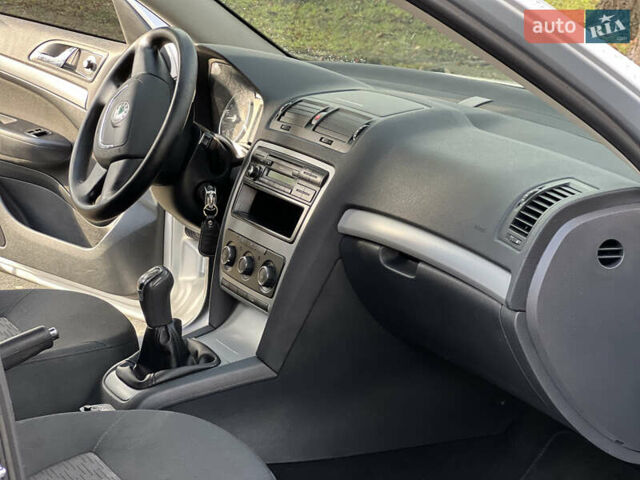 Серый Шкода Октавия, объемом двигателя 1.6 л и пробегом 254 тыс. км за 7500 $, фото 16 на Automoto.ua