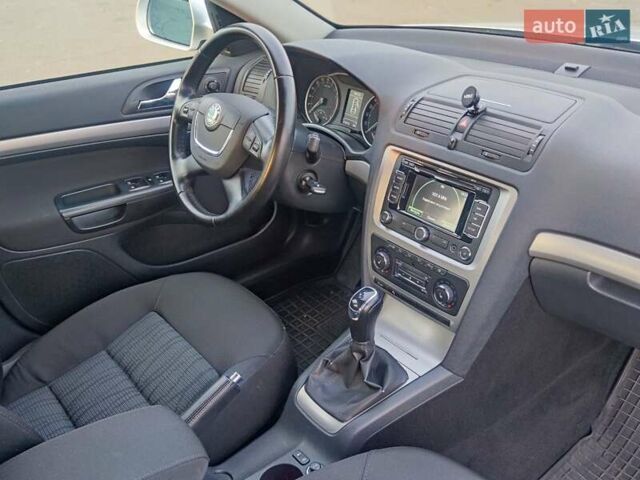Серый Шкода Октавия, объемом двигателя 1.6 л и пробегом 235 тыс. км за 8750 $, фото 37 на Automoto.ua