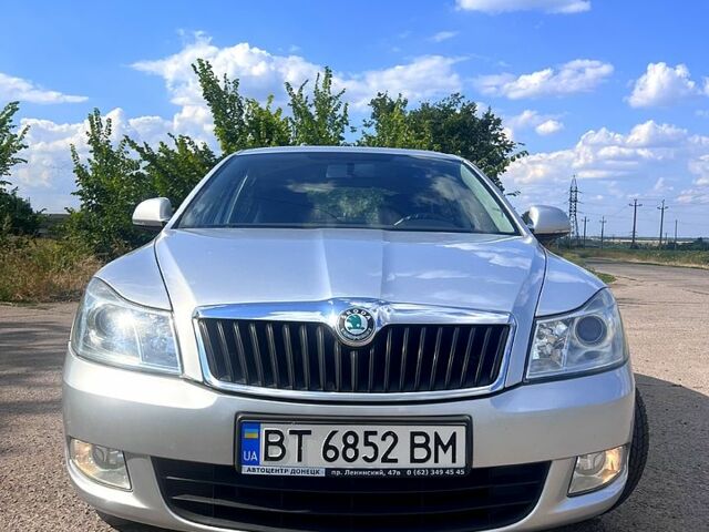 Серый Шкода Октавия, объемом двигателя 1.6 л и пробегом 180 тыс. км за 8400 $, фото 1 на Automoto.ua