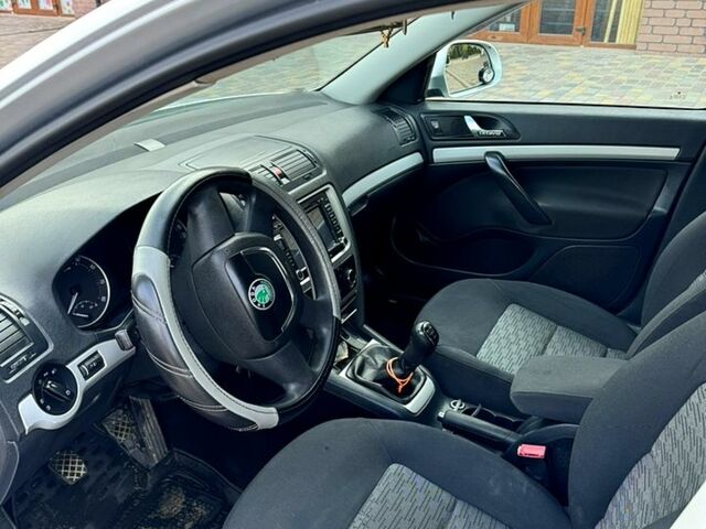 Шкода Октавия 2012 в Луцке на Automoto.ua Серый Шкода Октавия, объемом двигателя 1.6 л и пробегом 260 тыс. км за 8000 $, фото 3 на Automoto.ua