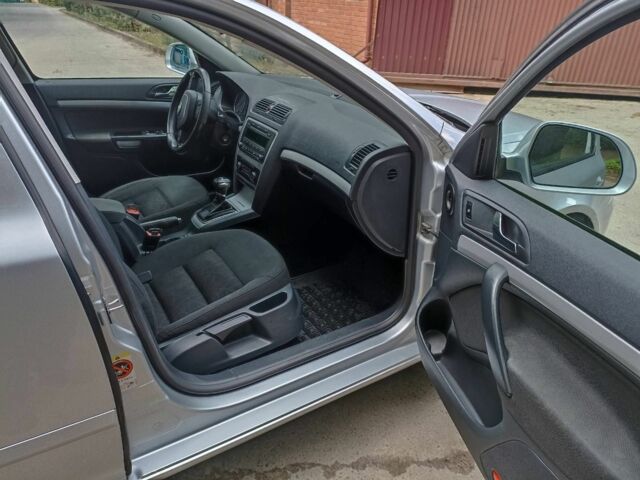 Серый Шкода Октавия, объемом двигателя 1.6 л и пробегом 230 тыс. км за 8250 $, фото 3 на Automoto.ua